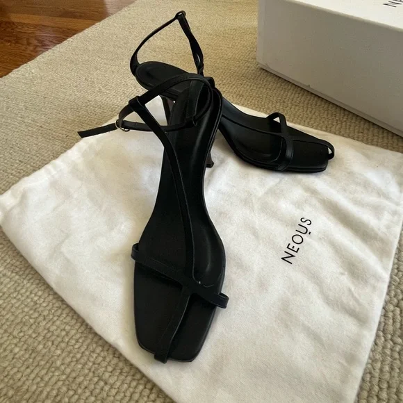 Neous Jumel Navy Strappy Square-Toe Heeled Sandals Sz 39 - Picture 10 of 11